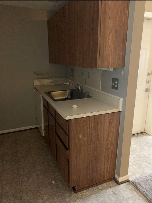 Kitchen before remodeling